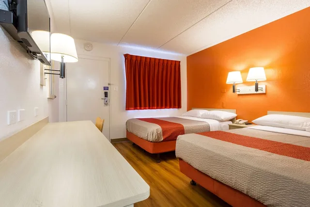 غرفة ديلوكس بسريرين مزدوجين، Motel6 Tempe, AZ – Phoenix Airport – Priest Dr 1/7