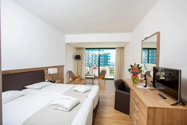 Room, Double or Twin Bed, Lateral Side Sea View, CALYPSO PALACE HOTEL 1/2
