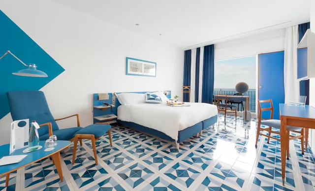 غرفة ديلوكس بسرير مزدوج بإطلالة على البحر مع سرير إضافي، Parco Dei Principi Sorrento Hotel 1/1