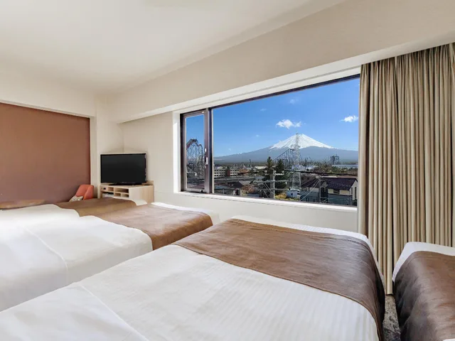 غرفة عائلية رباعية بأربعة أسرّة بإطلالة على الجبل، Hotel Mystays Fuji Onsen Resort 1/2