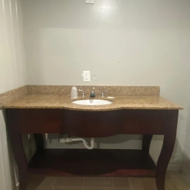 غرفة بسرير كينج للمدخنين، Studio Suites Extended Stay 5/5