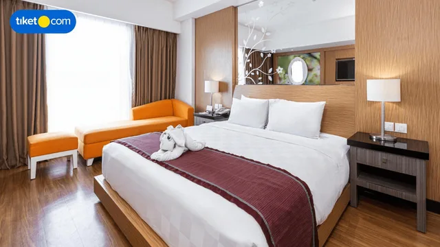 جناح جونيور، Dalton Hotel 1/4