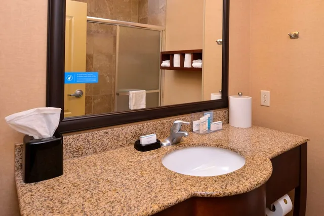 جناح استوديو بسرير كينج بحوض جاكوزي، Hampton Inn Lincoln 5/5