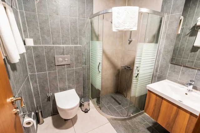 غرفة ديلوكس ثلاثية بسرير كوين وسرير فردي، Airport Express Hotel 10/10