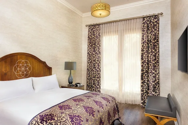 جناح بسرير كينج بغرفة نوم واحدة مع أريكة، Allegretto Vineyard Resort Paso Robles 1/3