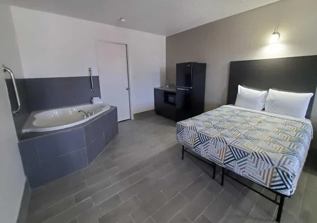 جناح بسرير كوين، Motel 6 Branson West Silver Dollar City 3/10