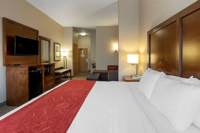 جناح بسرير كينج مع أريكة، Comfort Suites Anchorage International Airport 1/4