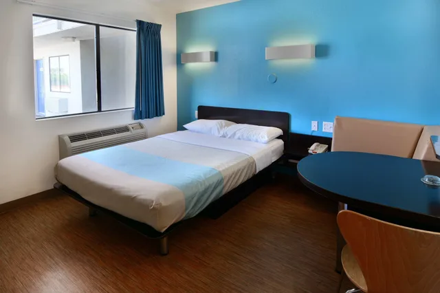 غرفة ديلوكس بسرير مزدوج لذوي الإعاقة، Motel6 Galveston, TX 3/8