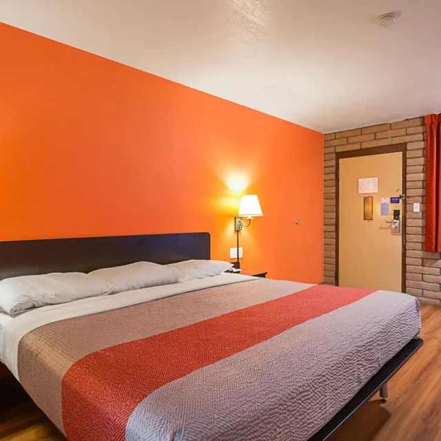 1 King Bed Mobil Access Tub Nsmk Micfridg، Motel6 Safford, AZ 7/10