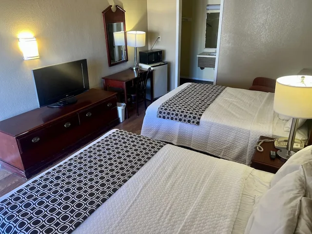 غرفة بسريرين كوين للمدخنين، Days Inn by Wyndham Victorville, CA 3/3