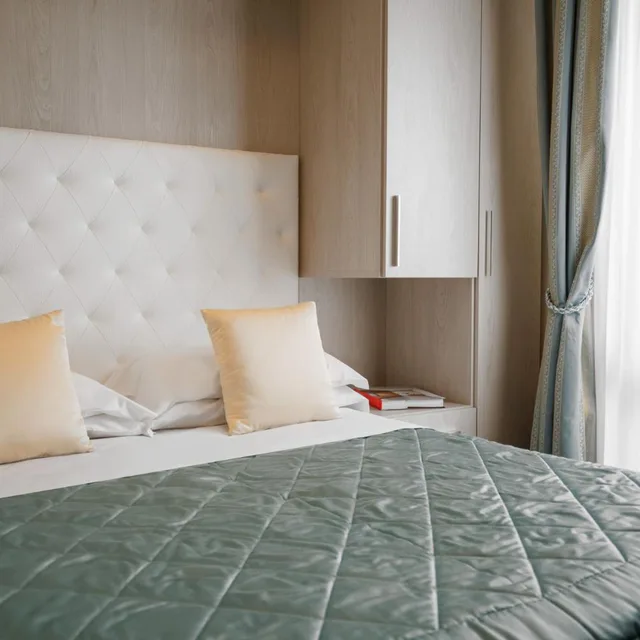 غرفة بسرير مزدوج بإطلالة على المدينة بشرفة، Hotel Re Enzo 5/10