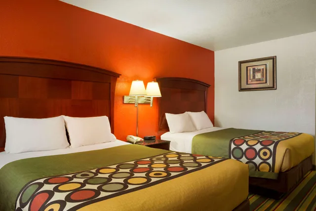 Room, 2 Queen Beds, Super 8 by Wyndham Pleasanton 2/2