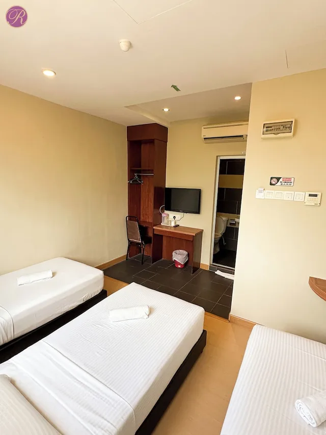 غرفة ديلوكس ثلاثية بثلاثة أسرّة، Remember Hotel Batu Pahat 1/4