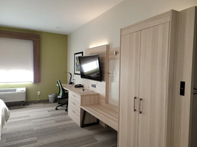 غرفة قياسية بسرير كينج، Holiday Inn Express Hotel Suites Vidor South 5/5