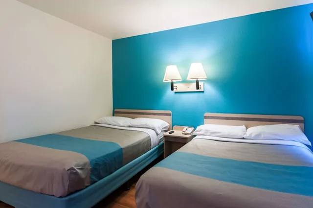 Deluxe, 2 Double Beds, Motel6 Green River, UT 2/6