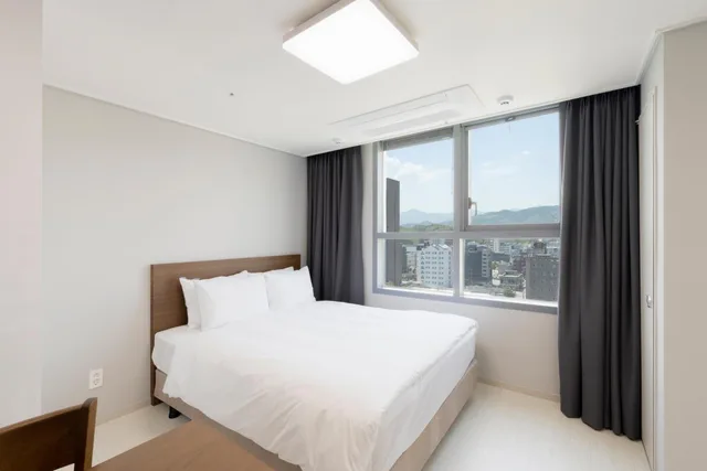 غرفة سوبيريور بسرير كوين بإطلالة على المدينة، Ocean City Residence Hotel 2/2
