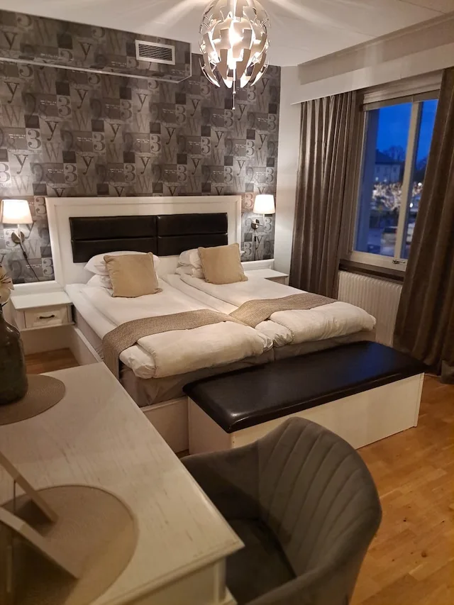 غرفة سوبيريور بسرير مزدوج وسرير فردي وثلاثة أسرّة، Hotel Radhuset First Partner 2/3