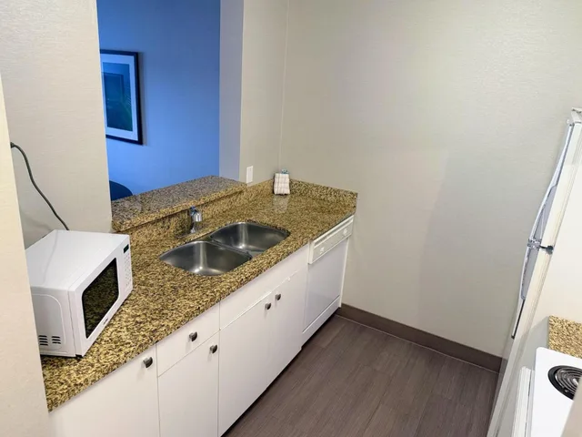 جناح بسرير كينج، Holiday Inn Osoyoos 3/3