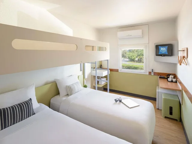 غرفة قياسية بسريرين منفصلين وسرير بطابقين، ibis budget Newcastle 4/7