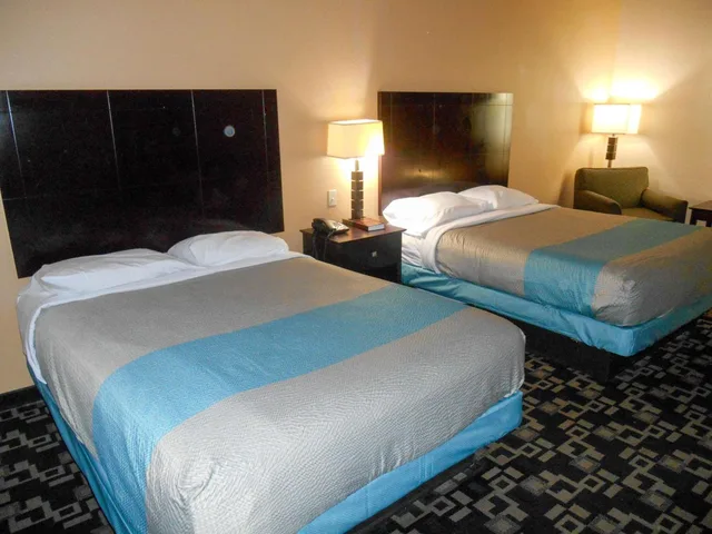 2 Queen Beds Mobil Access Tub Nsmk Micfridg, Motel6 Joshua, TX 4/8