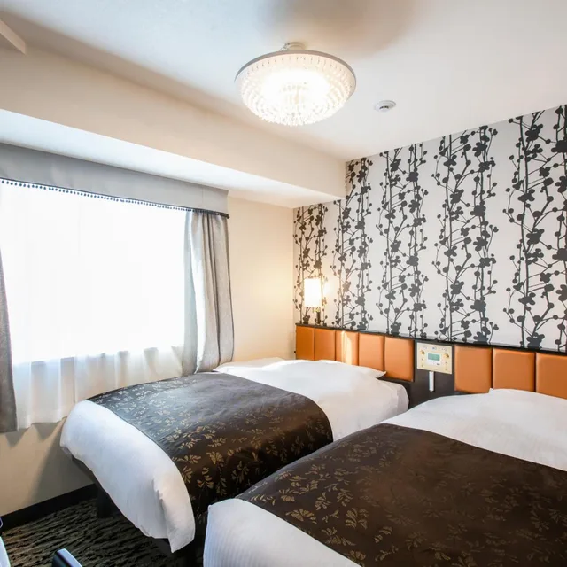 غرفة قياسية بسريرين منفصلين بإطلالة على المرفأ، APA Hotel & Resort Yokohama Bay Tower 1/4