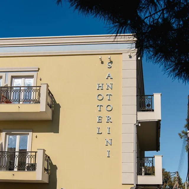 غرفة ثلاثية، Hotel Santorini 1/1