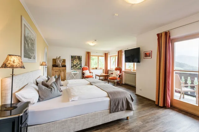 جناح بسرير كينج بإطلالة على البحيرة بشرفة بغرفة نوم واحدة مع أريكة، Exclusive Hotel Der Westerhof 3/10