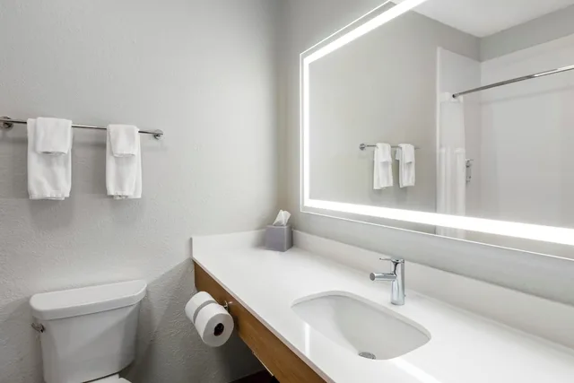غرفة قياسية بسريرين كوين، Holiday Inn Express Hotel & Suites Northwood 7/7