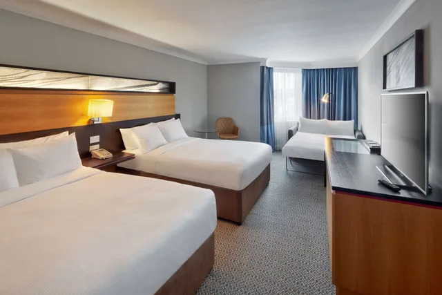 غرفة عائلية بسريرين كوين مع أريكة، Doubletree by Hilton Manchester Airport 1/10