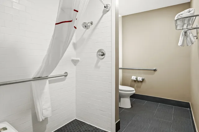 غرفة ديلوكس بسريرين كوين لذوي الإعاقة، Regency Inn & Suites DFW 6/6