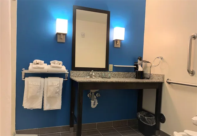 Room, King Bed, Accessible, SureStay by Best Western Cambridge 4/4
