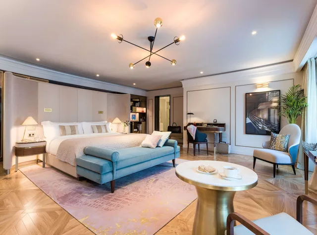 Raffles, King Bed، RAFFLES EUROPEJSKI WARSAW 4/10