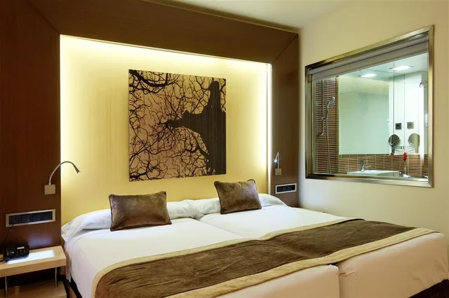 جناح جونيور، Melia Avenida America 1/2