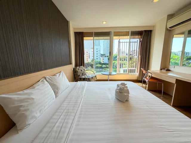 غرفة سوبيريور بسرير كينج بإطلالة على المتنزه، S3 Residence Park 1/4