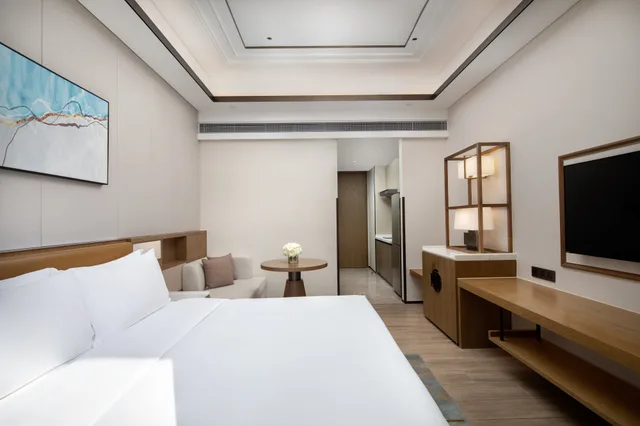 غرفة قياسية بسرير كينج بإطلالة على الجبل، Holiday Inn & Suites SANYA YALONG BAY 1/2