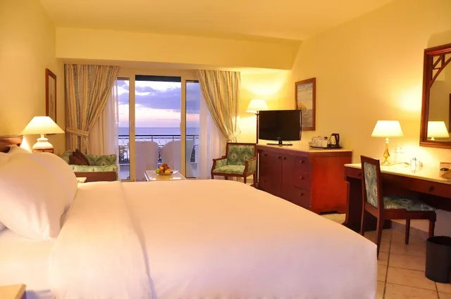 Deluxe, Hilton Sharm Waterfalls Resort 4/10