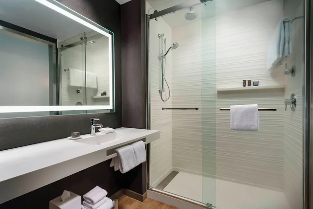 Room, 2 Queen Beds, High Floor, AC Hotel by Marriott Chapel Hill Downtown 4/4