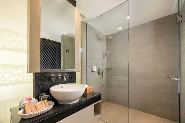 غرفة غراند ديلوكس بإطلالة على المدينة، Anathera Resort Kuta 4/6