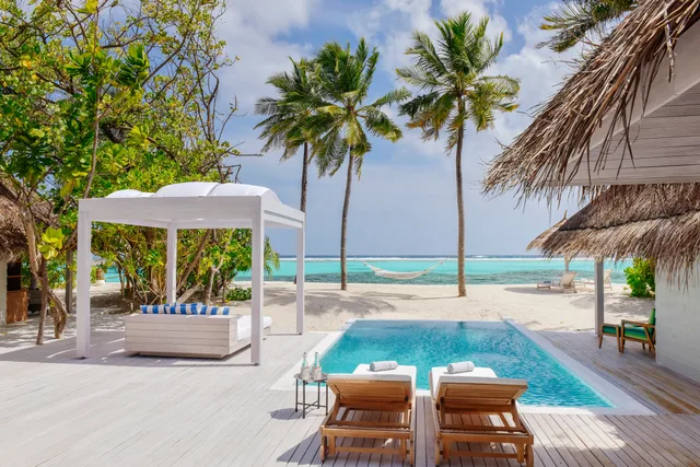 RETREAT GRAND BEACH POOL VILLA-Transfer Included، Six Senses Kanuhura 1/2