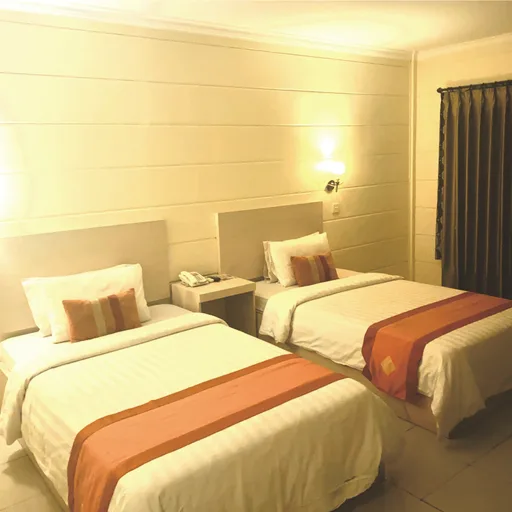 Standard, Twin Beds, Side Wing, Smoking، Hotel Mega Lestari 1/3
