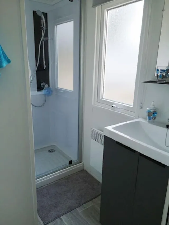 2 Bedrooms, Mobile Home, Family, Double and Twin Beds، Camping La Pignade 2/2