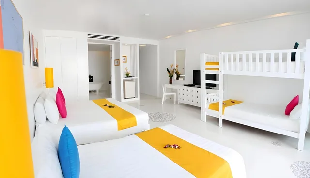 غرفة عائلية بسريرين مزدوجين بغرفة نوم واحدة، The Old Phuket Karon Beach Resort 1/1