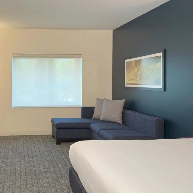 غرفة بسرير كينج بإطلالة على المدينة، Courtyard Toluca Tollocan 10/10
