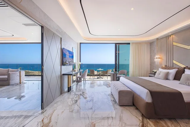 جناح ملكي، Adams Beach Hotel and SPA 1/5