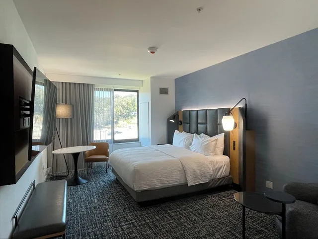 غرفة بسرير كينج لذوي الإعاقة، Tempo by Hilton San Diego Del Mar 1/6