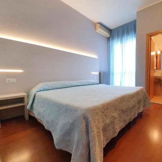 غرفة بسرير مزدوج أو سريرين منفصلين بحمام خاص، Air Hotel 3/3