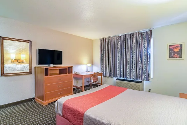 غرفة ديلوكس بسرير كينج لذوي الإعاقة، Motel6 Grand Rapids, MI - Northeast 3/7