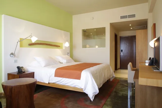 غرفة قياسية بسرير كوين مع أريكة، E Hotel Spa Resort 3/4