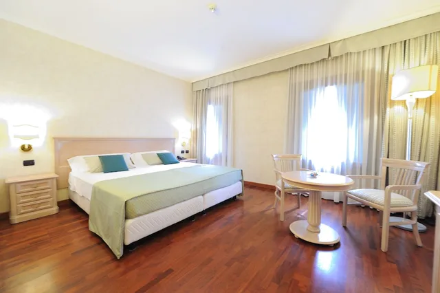 غرفة سوبيريور بسريرين كينج، Hotel Roxy Plaza 3/6