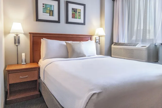 Suite, Queen Bed, Sofa, Kitchen, Hotel Saint Laurent Montreal 5/10